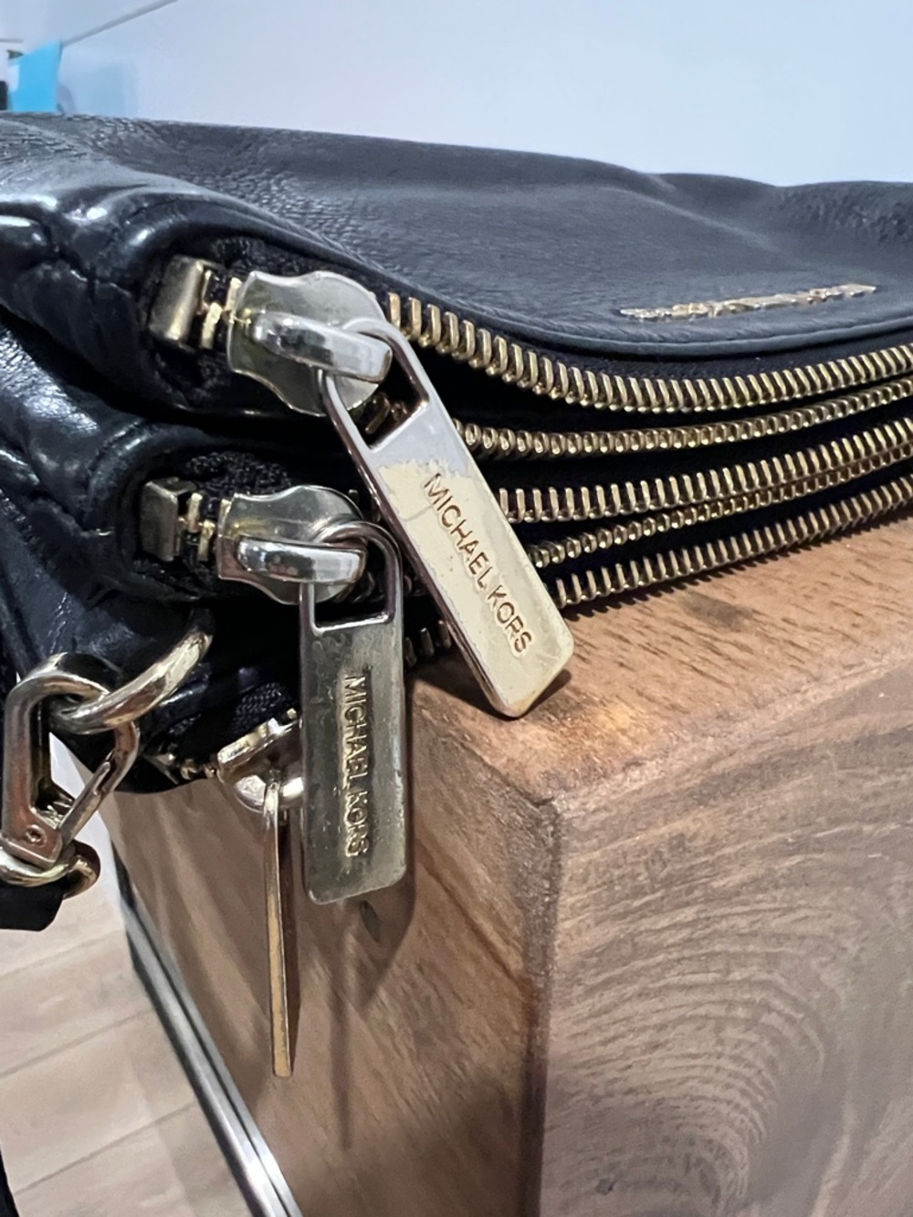 Michael Kors Jet Set Travel Pebbled Black Leather Crossbody Pouch with Gold Logo - Picture 11 of 16
